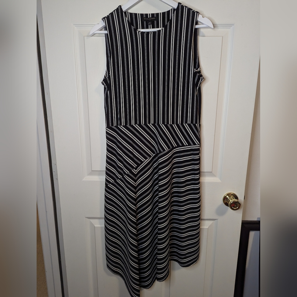 Banana Republic black and white striped sleeveless dress size medium